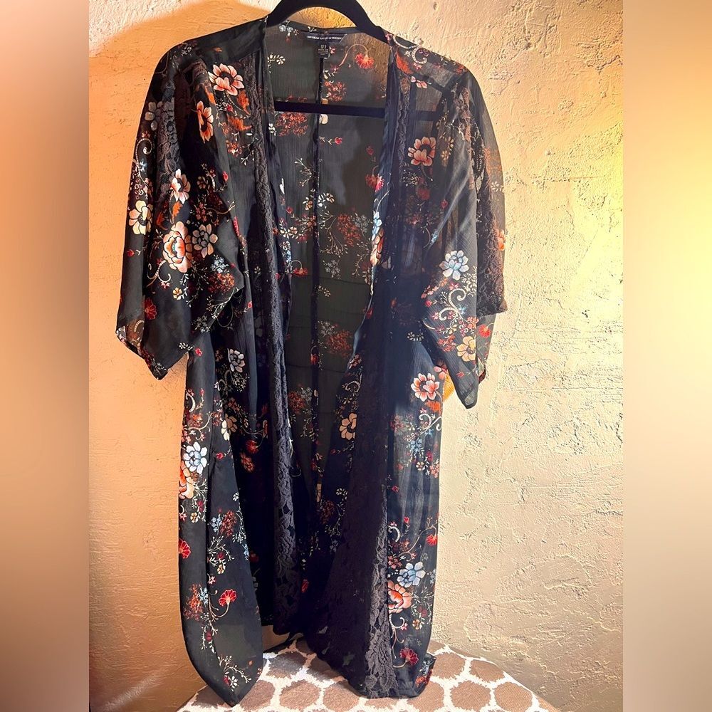 American Eagle Outfitters Floral Kimono - Black and Red oversize flowy boho love